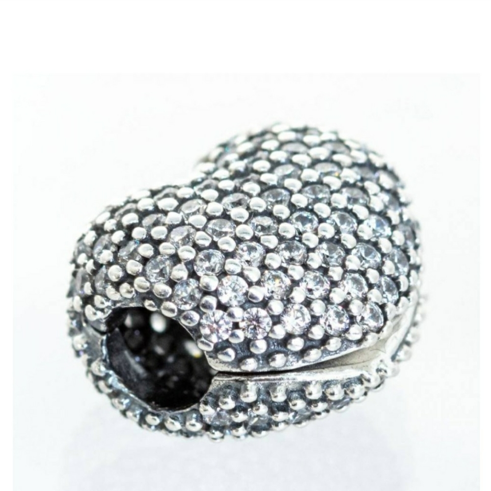 Pandora - Picture 3 of 6